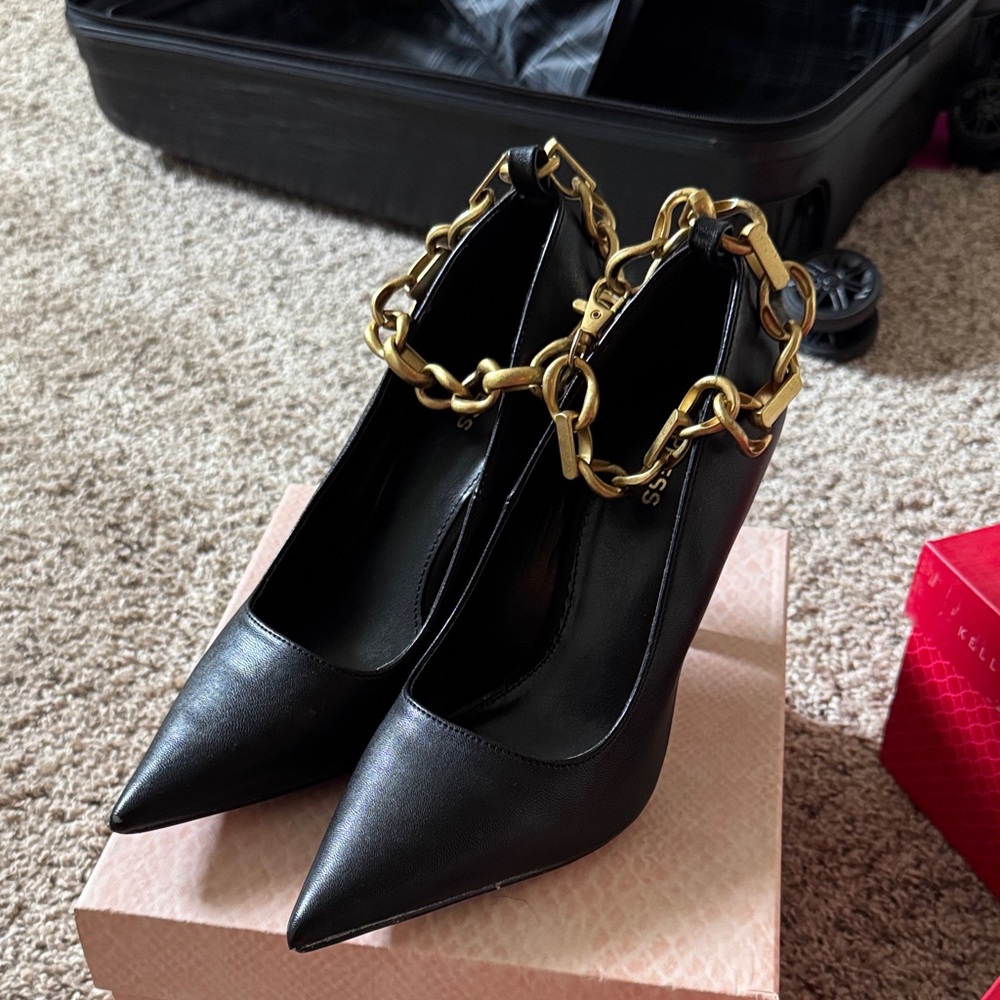 Express Black Heels with Gold Chain
